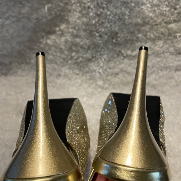 Beautiful Gold Heels - Picture 5 of 6